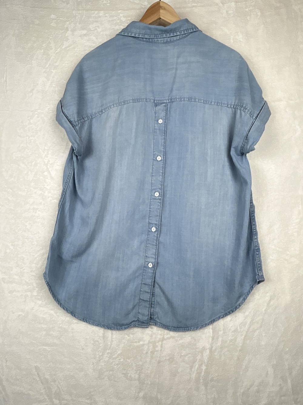 Lola River Harper Denim Pullover Top Womens Medium Blue Half Button Hi-Low - Picture 6 of 9